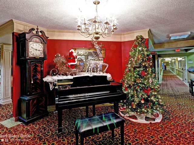 WOODLEAF SENIOR CARE